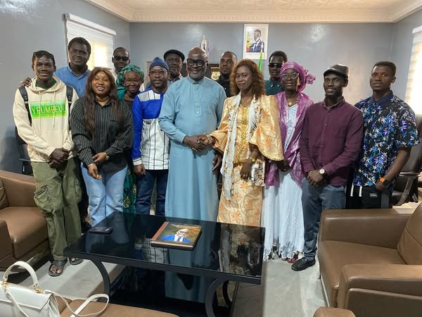 Rencontre  entre le maire de Yeumbeul Nord et la directrice du centre culturel Blaise Senghor